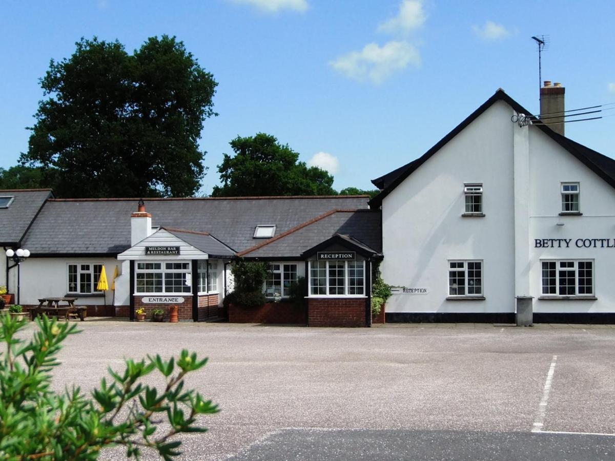Betty Cottles Inn Okehampton Buitenkant foto